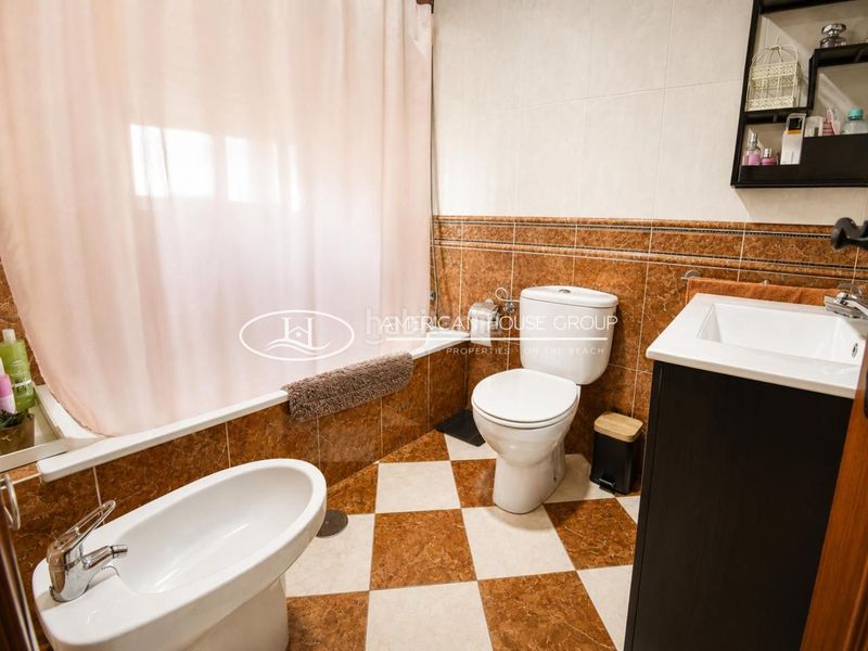 Foto bf5202ed-b672-468e-b8e3-b4af0806499c. Casa amb piscina a Los Gallos Chiclana de la Frontera