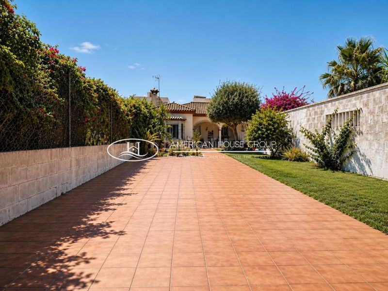 Foto c398a777-485f-4fc3-bbe8-48021390053d. Casa amb piscina a Los Gallos Chiclana de la Frontera