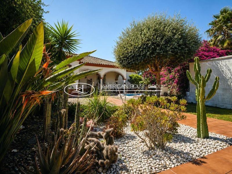 Foto e9c76e98-34f5-4a95-a45c-18638708d26f. Casa amb piscina a Los Gallos Chiclana de la Frontera