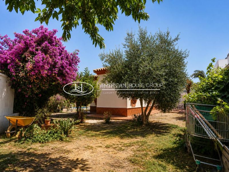 Foto fb972af3-cbcc-4fef-97e5-11391af2ea00. Casa amb piscina a Los Gallos Chiclana de la Frontera