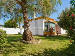 Casa a Los Gallos. Encantador chalet urbano en venta en la zona de los gallos, chic