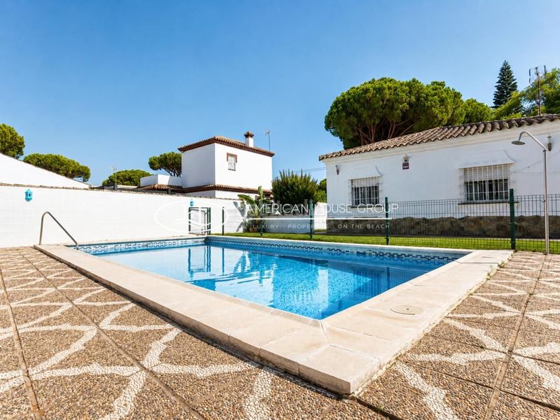 Foto 240a8f8e-a478-4179-9317-f4efdbcbb03b. Casa amb piscina a Las Lagunas - Campano Chiclana de la Frontera