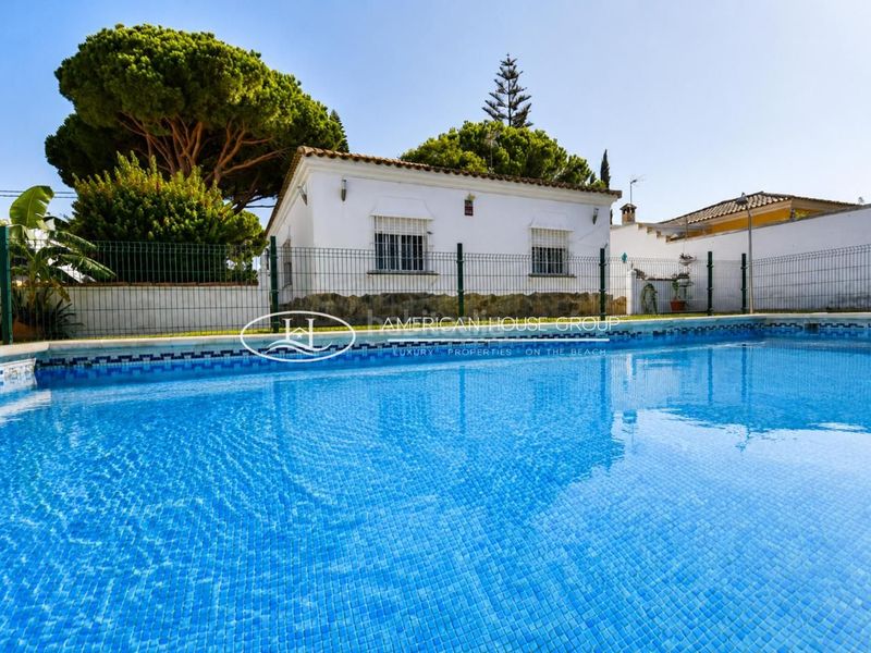 Foto 453146d4-c555-4126-8c2d-64ea95c7f318. Casa amb piscina a Las Lagunas - Campano Chiclana de la Frontera