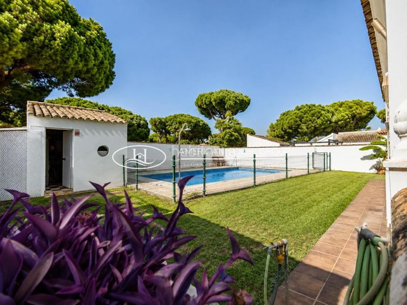 Foto 9bfd5613-fb16-4b75-b69c-f22e048f2f6c. Casa amb piscina a Las Lagunas - Campano Chiclana de la Frontera