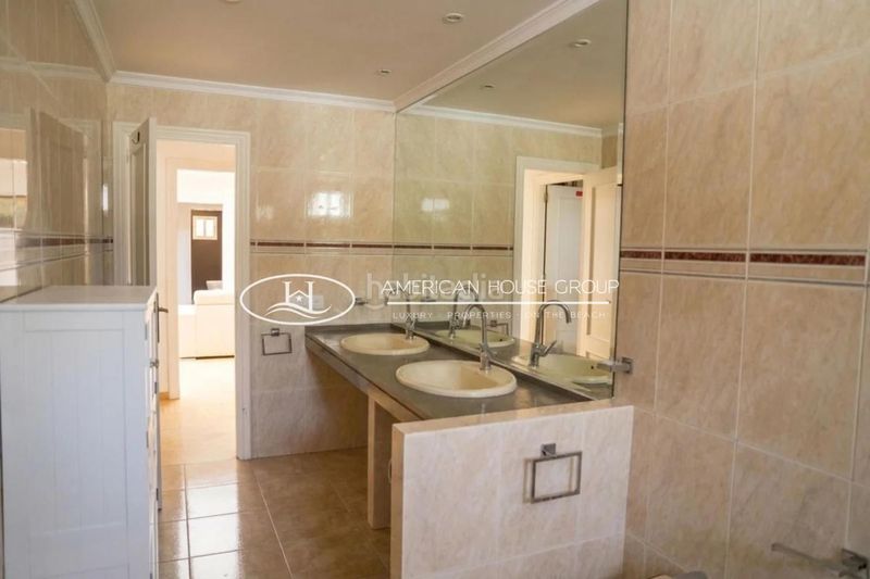 Foto c28b83da-7e44-4f54-8ea3-b12695d4fcf3. Casa amb piscina a Casco Antiguo Marbella