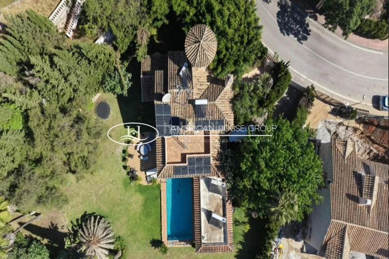 Foto 4922b47a-e638-4fbd-9c92-448e650113fd. Casa amb piscina a Elviria Marbella