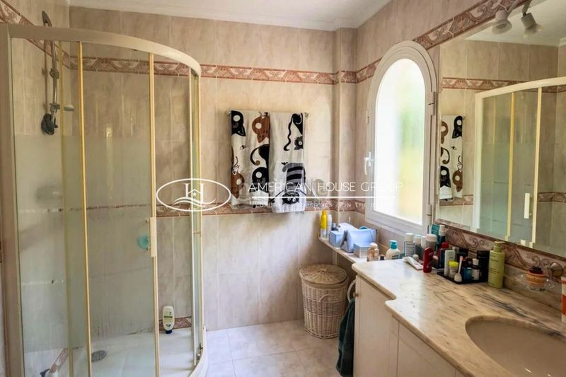 Foto 5a93961b-91dc-4819-8b1b-084aba2e52cc. Casa amb piscina a Elviria Marbella