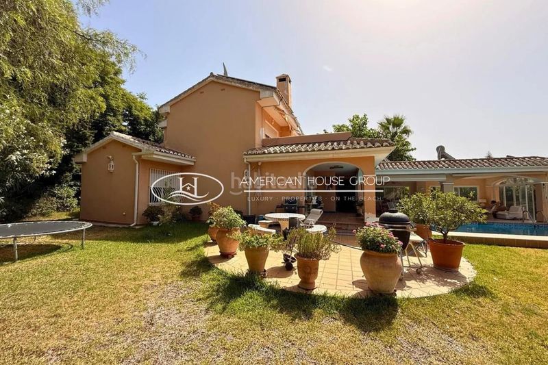 Foto 7e48b0dc-e5d7-4de1-aab6-86fea86f1f42. Casa amb piscina a Elviria Marbella