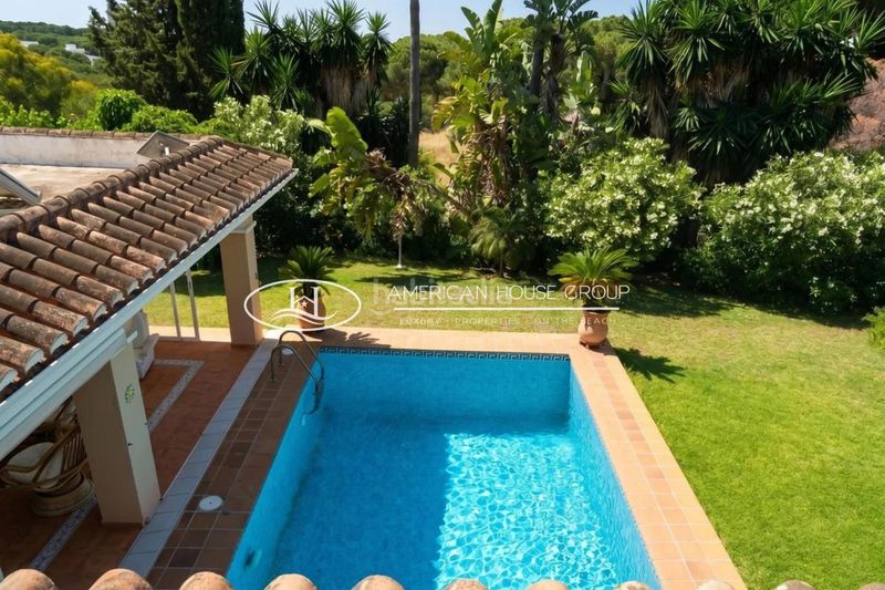 Foto 7f1e03b6-cfa7-48ae-bc2a-218c14375b9c. Casa amb piscina a Elviria Marbella