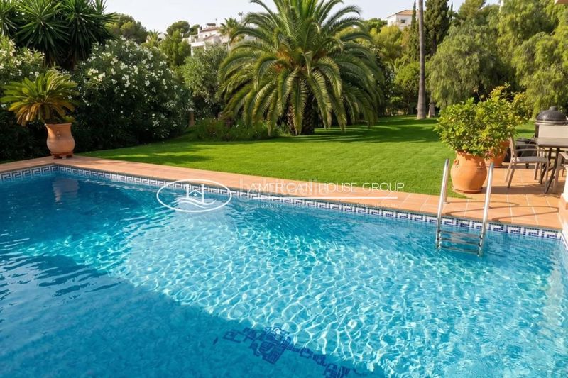 Foto b582c06a-5144-4721-aa8b-863b1480797e. Casa amb piscina a Elviria Marbella