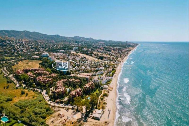 Foto bf2b2a54-3aba-425d-8a18-9d87402e64f9. Casa amb piscina a Elviria Marbella