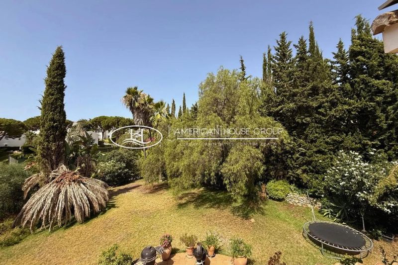 Foto f2b27f14-6583-47d7-9b99-0c89671853a8. Casa amb piscina a Elviria Marbella