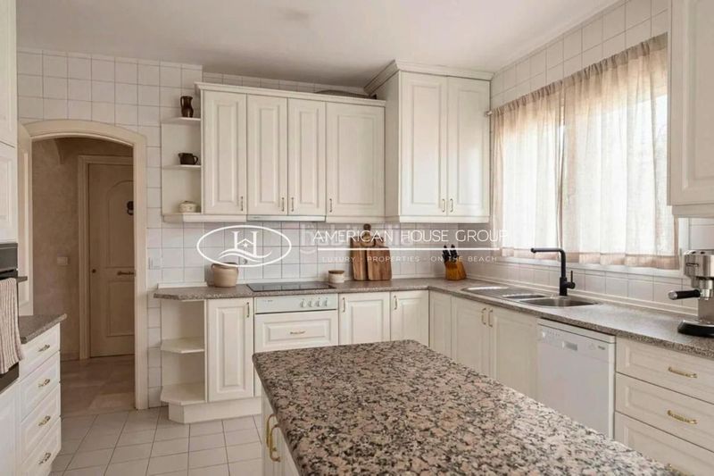 Foto f8d9a1c1-6144-48dc-919e-4a0df3416faf. Casa amb piscina a Elviria Marbella