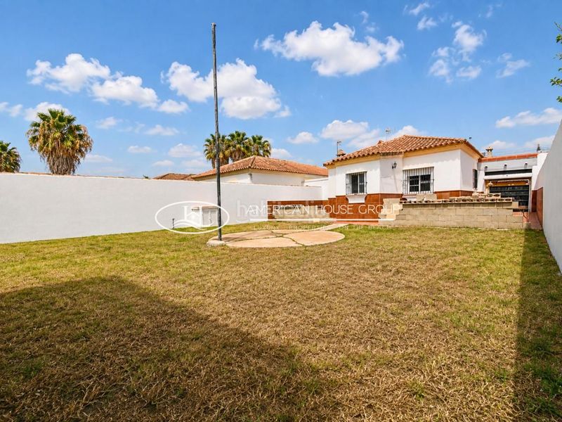 Foto b384bd3d-534a-4c53-acef-80d9d990f20e. Casa a Los Gallos Chiclana de la Frontera