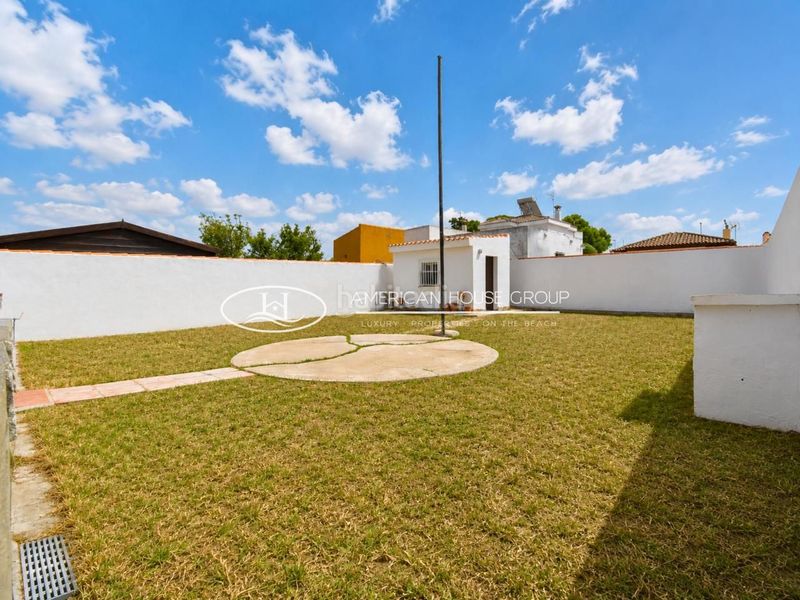 Foto ff953a88-c8b8-4eff-be2e-4f3d9c0ab707. Casa a Los Gallos Chiclana de la Frontera