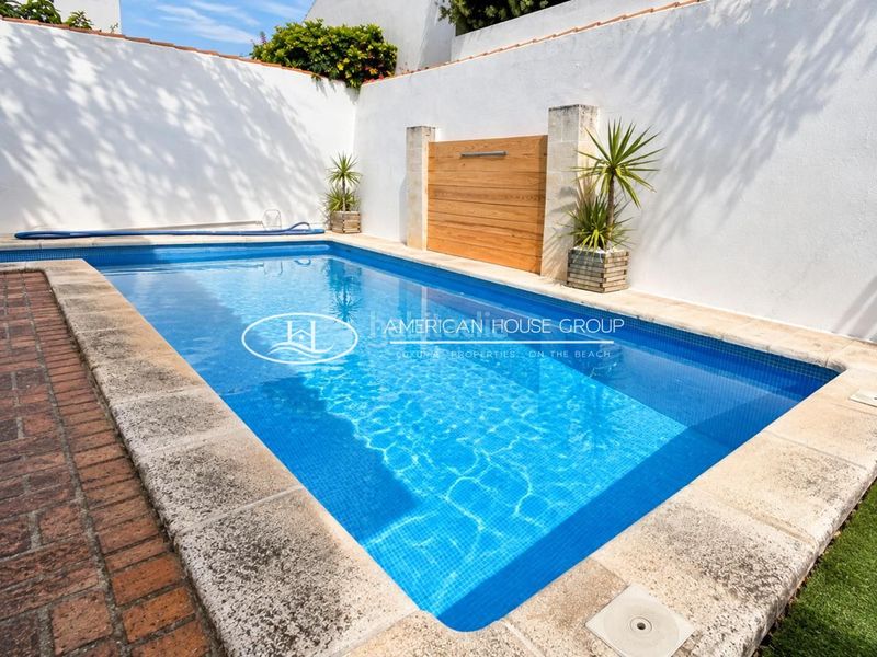 Foto 1334cfab-800e-40d8-ba4b-57ec368fba2b. Casa adossada amb piscina a Núcleo urbano Chiclana de la Frontera