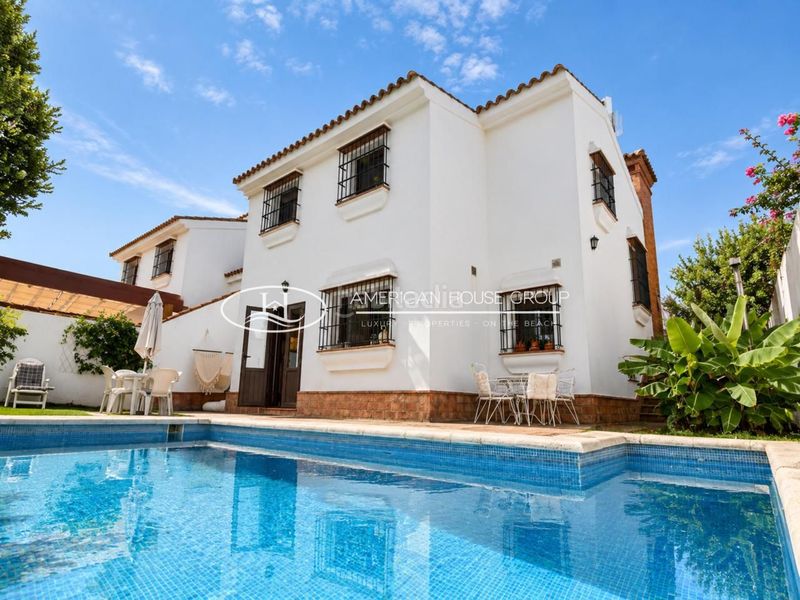 Foto a2a5d839-8f96-4d39-9d82-d4bae2cb8df3. Casa adossada amb piscina a Núcleo urbano Chiclana de la Frontera