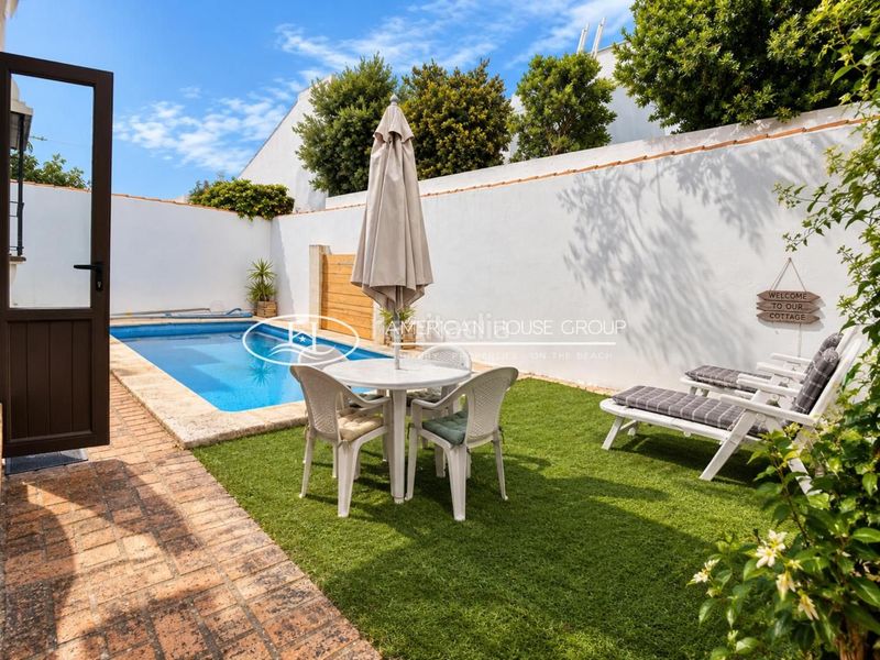 Foto c3185c62-c84b-4288-8302-10fdb61b6b83. Casa adossada amb piscina a Núcleo urbano Chiclana de la Frontera