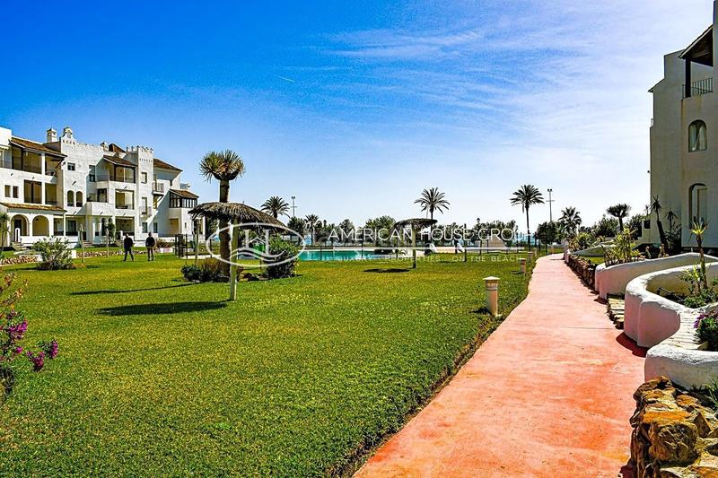 Foto 109d0d2d-39c3-4d92-a555-0f237765218f. Maison avec piscine dans La Barrosa Chiclana de la Frontera