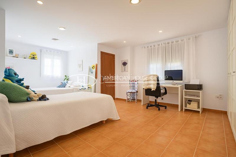 Foto 9a0ada58-a83c-46eb-a419-55969065d05f. Maison avec chauffage parking piscine dans Las Lagunas - Campano Chiclana de la Frontera