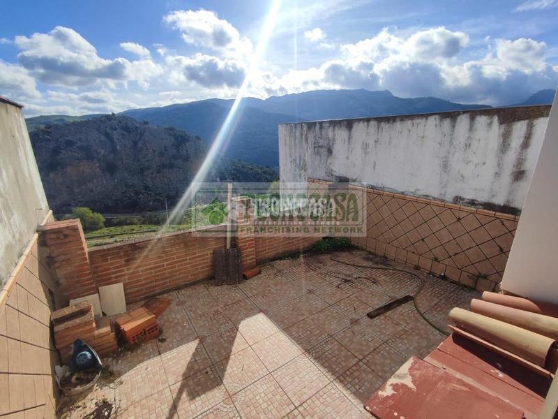 Foto 3ba91c74-e13c-4daf-8801-e24cf4aef651. Casa pareada casa en venta en Benaoján