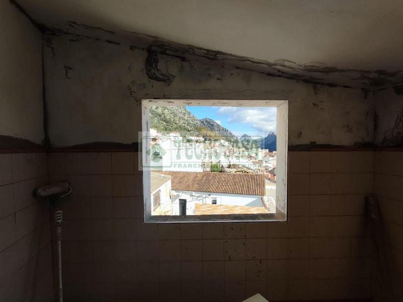 Foto 92ccc3c9-5eac-4ff6-81a2-79fb86f3e59e. Casa pareada casa en venta en Benaoján
