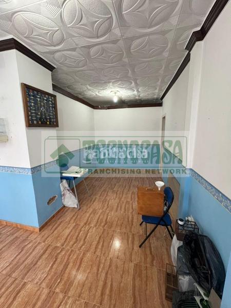 Foto abcc69ef-a3b7-46d5-bd08-eec052702339. Location local commercial dans San Cristóbal Ronda