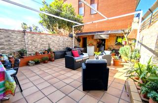 Rez-de-chaussée à Canet de Mar. Encantadora planta baja con gran terraza
