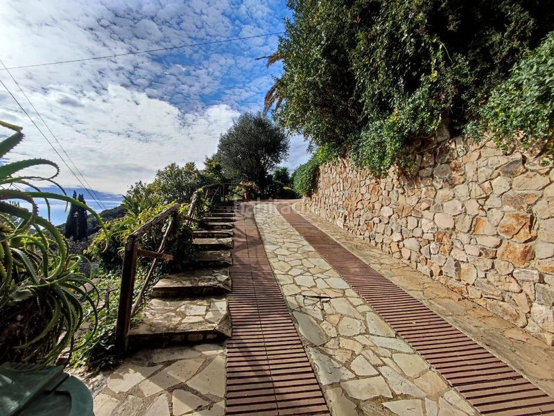 Foto 3f960eee-4d4c-41c1-909f-4eab388e744f. Casa amb aparcament a Sant Cebrià de Vallalta