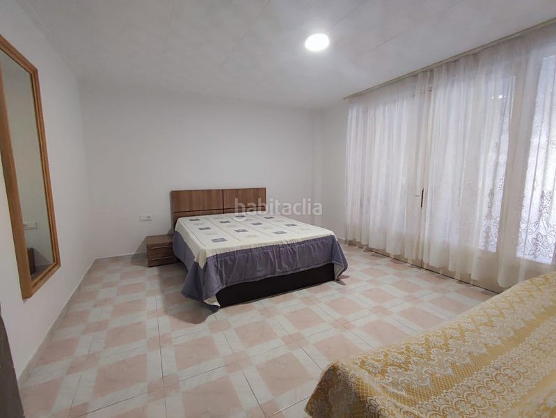Foto 1eb1fa73-845b-469b-9764-eb8a16458e46. Casa aparellada amb aparcament a Poblenou Pineda de Mar