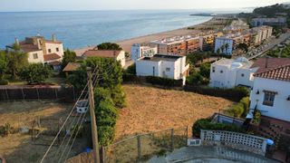 Terreny residencial a Canet de Mar. Parcela urbana con vistas al mar más posibilidad de construir