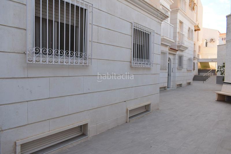 Foto 14777fca-476e-40ad-8782-c828091cf7d3. Planta baja apartamento en planta baja en primera línea de playa en Elche / Elx