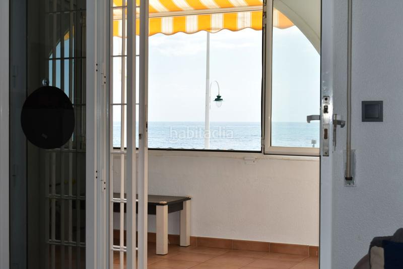 Foto b98b6d50-9dac-4075-babc-5fce88fb3842. Planta baja apartamento en planta baja en primera línea de playa en Elche / Elx