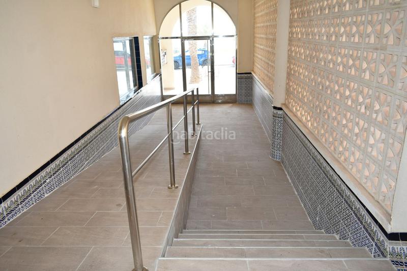 Foto eafe93b1-6006-4f2a-adc1-1ac7ffb02e76. Planta baja apartamento en planta baja en primera línea de playa en Elche / Elx