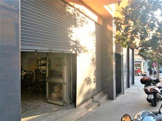 Local commercial  Carrer de prat de la riba. Local comercial bien situado, totalmente diáfano