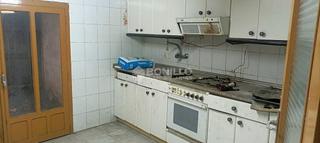 Haus  Sevilla. Casa en barriadas del sur. para reformar. con patio, garaje y te