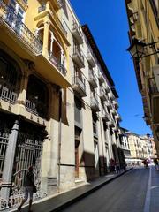 Appartement  Nueva. Piso actualmente utilizado como clínica. junto a la plaza del to