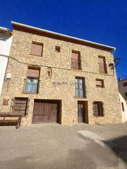 Country house  Alfonso torán. Casa de pueblo a 20 min de teruel con muchas posibilidades