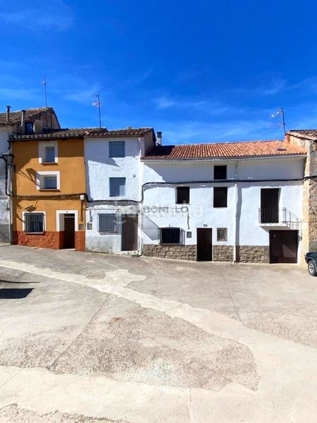 Foto b0b47302-2c78-48bd-a499-16d653fcb9bd. Masia amb aparcament a Cubla