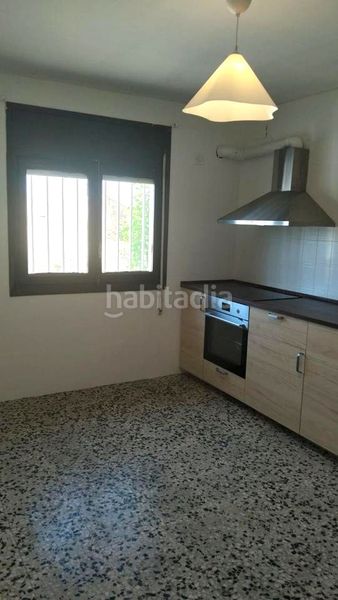 Foto 214a5c4d-ca6a-4bc6-9011-89535bc9f9a7. Casa adossada amb calefacció a Torrelacárcel