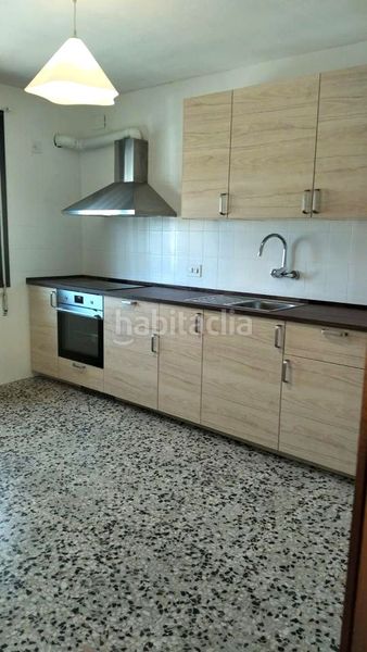 Foto eb767fa4-02b6-471f-be21-d0e1db844372. Casa adossada amb calefacció a Torrelacárcel
