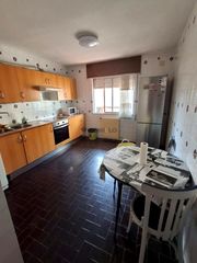 Lloguer Pis  Mansuetos. Para cuatro personas. piso amplio junto a la universidad.