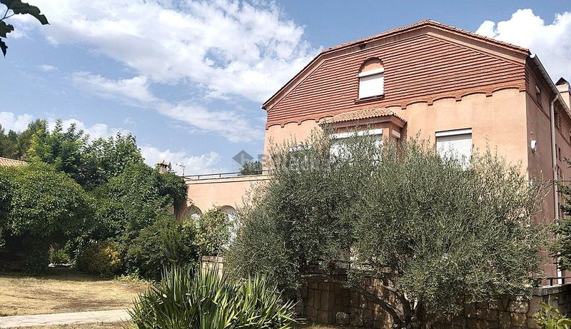 Foto 458b0f3c-b3cf-48ab-8fb3-24668434eade. Casa amb calefacció piscina a Utrillas