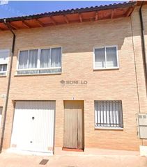 Reihenhaus  Miguel servet. Adosado de protección oficial en venta. con jardín y cochera.  s