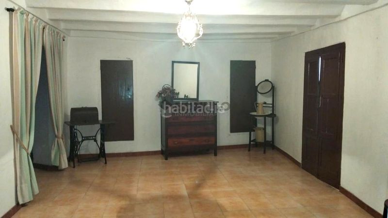 Foto 39089888-25a0-42aa-a030-38c1f75d9a9a. Casa amb aparcament a Villel