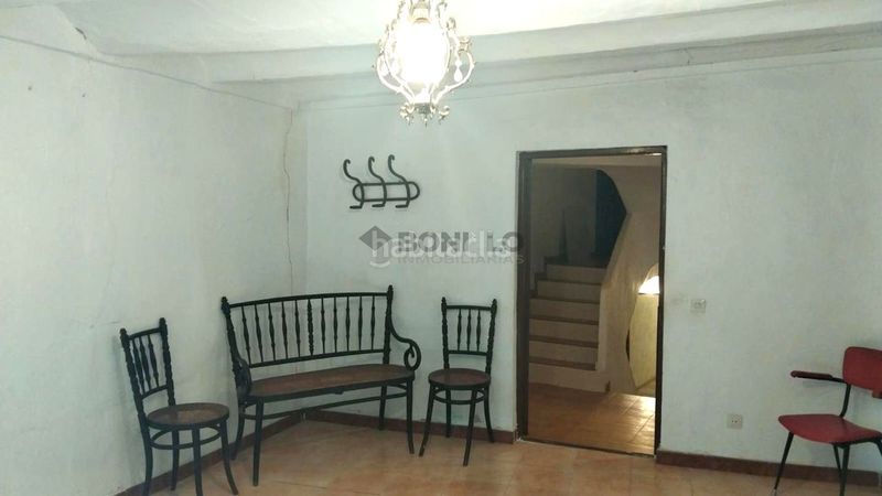 Foto 961cc3af-0d2d-42c9-95af-11786212c76a. Casa amb aparcament a Villel