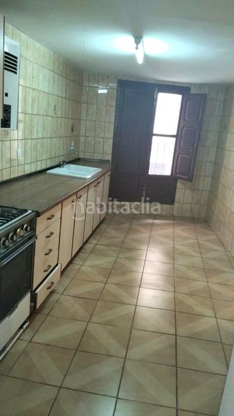 Foto 9f2a4d3f-1e56-463a-b76b-1d210e2ef474. Casa amb aparcament a Villel