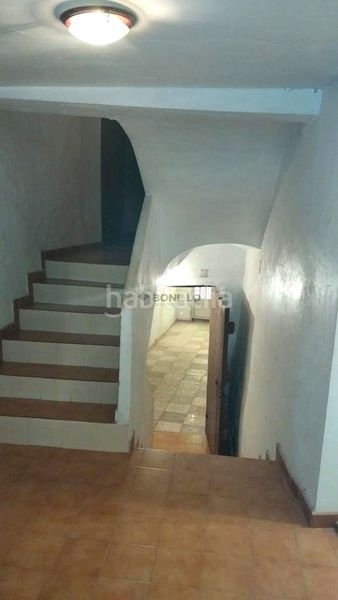 Foto a9b47b48-aa1f-420b-97df-92a3f93ca926. Casa amb aparcament a Villel