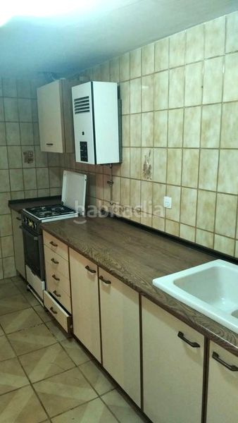 Foto fec02af4-37df-42f0-ba84-95e53c484bf9. Casa amb aparcament a Villel