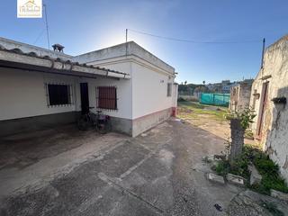 Masia a Centro. Se vende finca con varias construcciones en la marroquina